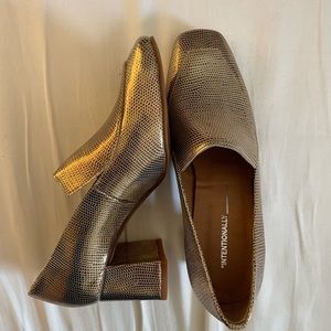 Intentionally Blank Gold Heeled Loafer (size 7) - NEW